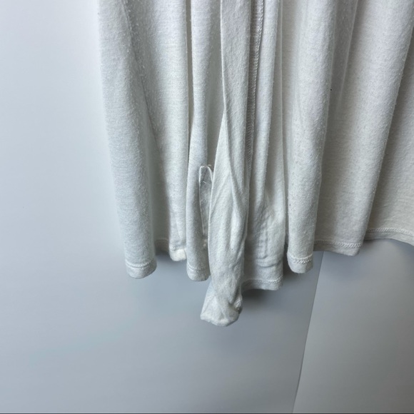 Ricki's white cardigan - Picture 4 of 5